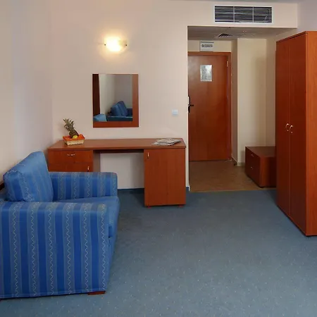 Royal Beach 3*