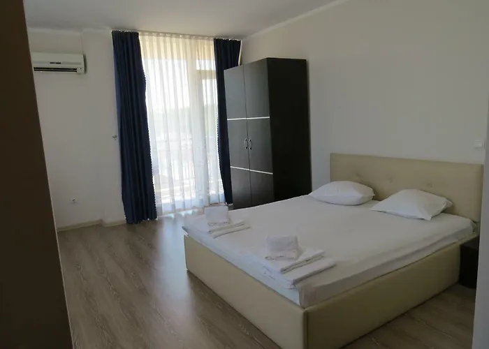 Royal Beach Отель 3*